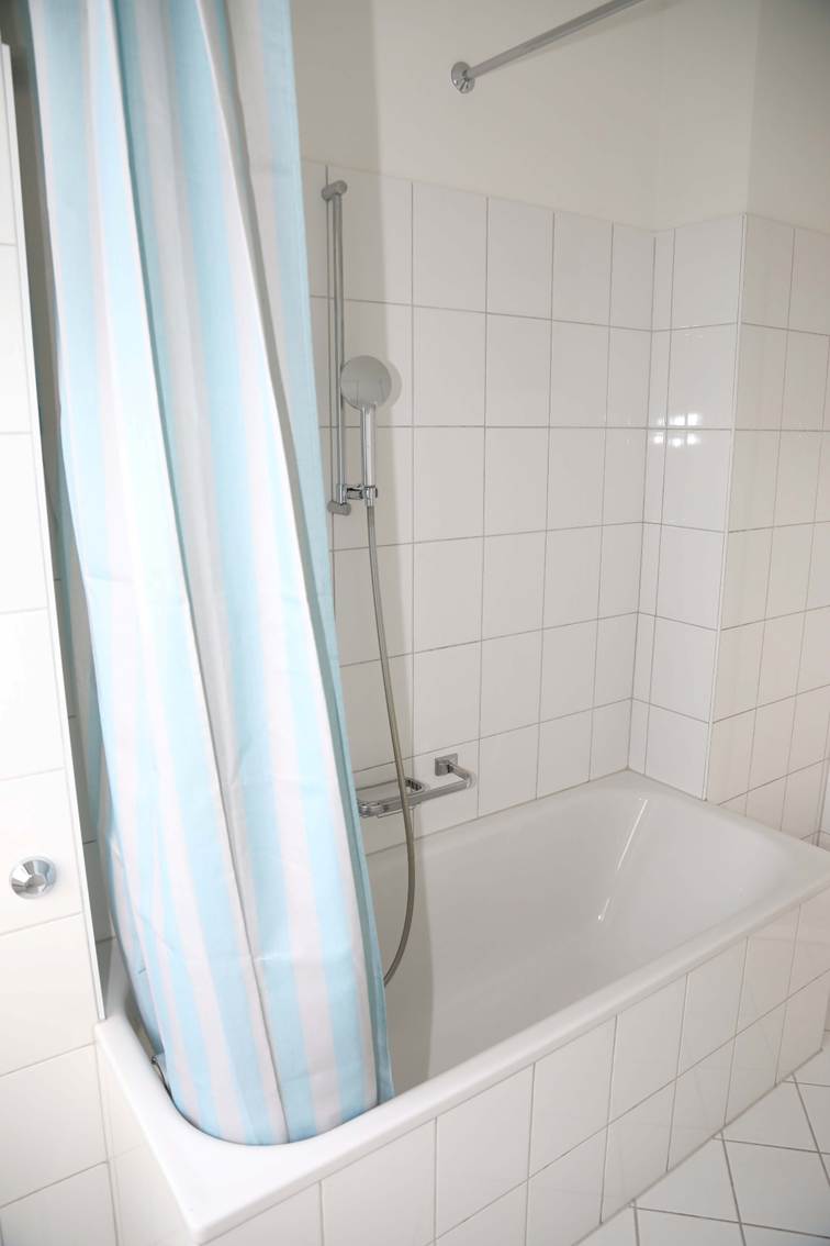 Ein Bild, das Im Haus, Wand, Installationszubehr, Badezimmerzubehr enthlt.

KI-generierte Inhalte knnen fehlerhaft sein.