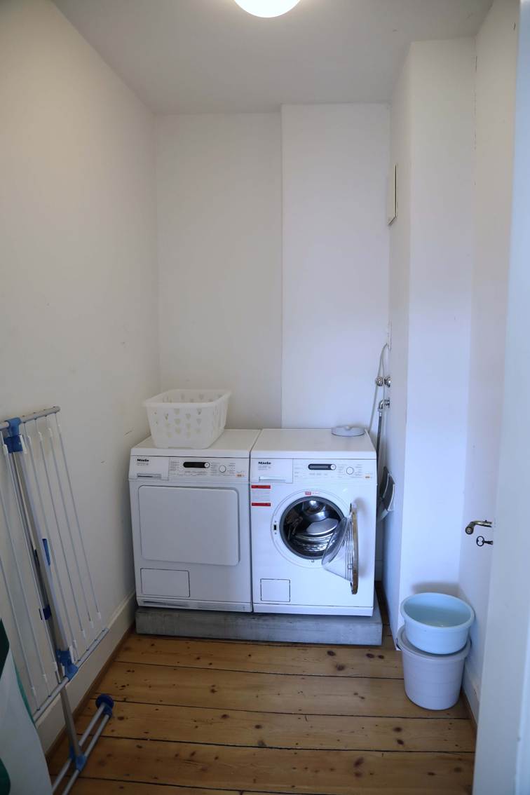 Ein Bild, das Im Haus, Wand, Gert, Kchengert enthlt.

KI-generierte Inhalte knnen fehlerhaft sein.